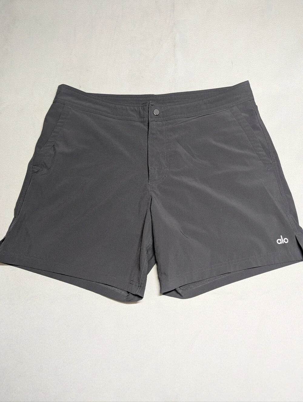 ALO Yoga Men's Triumph Restore Sweat Shorts (Dark Grey)– Size Large